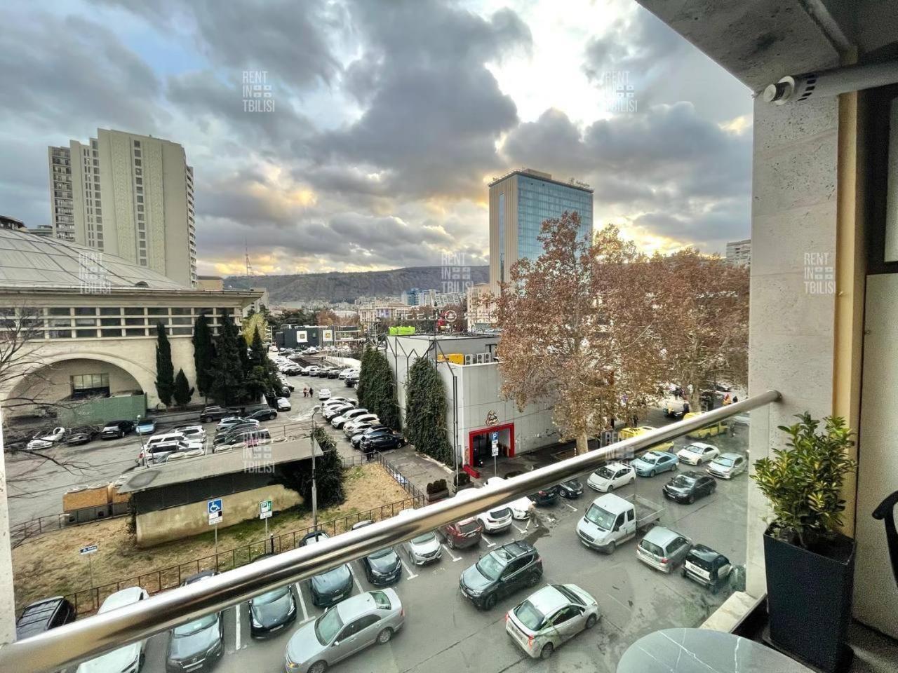 City Center - Next To Holiday Inn -2Br Apartment Tbilisi Bagian luar foto