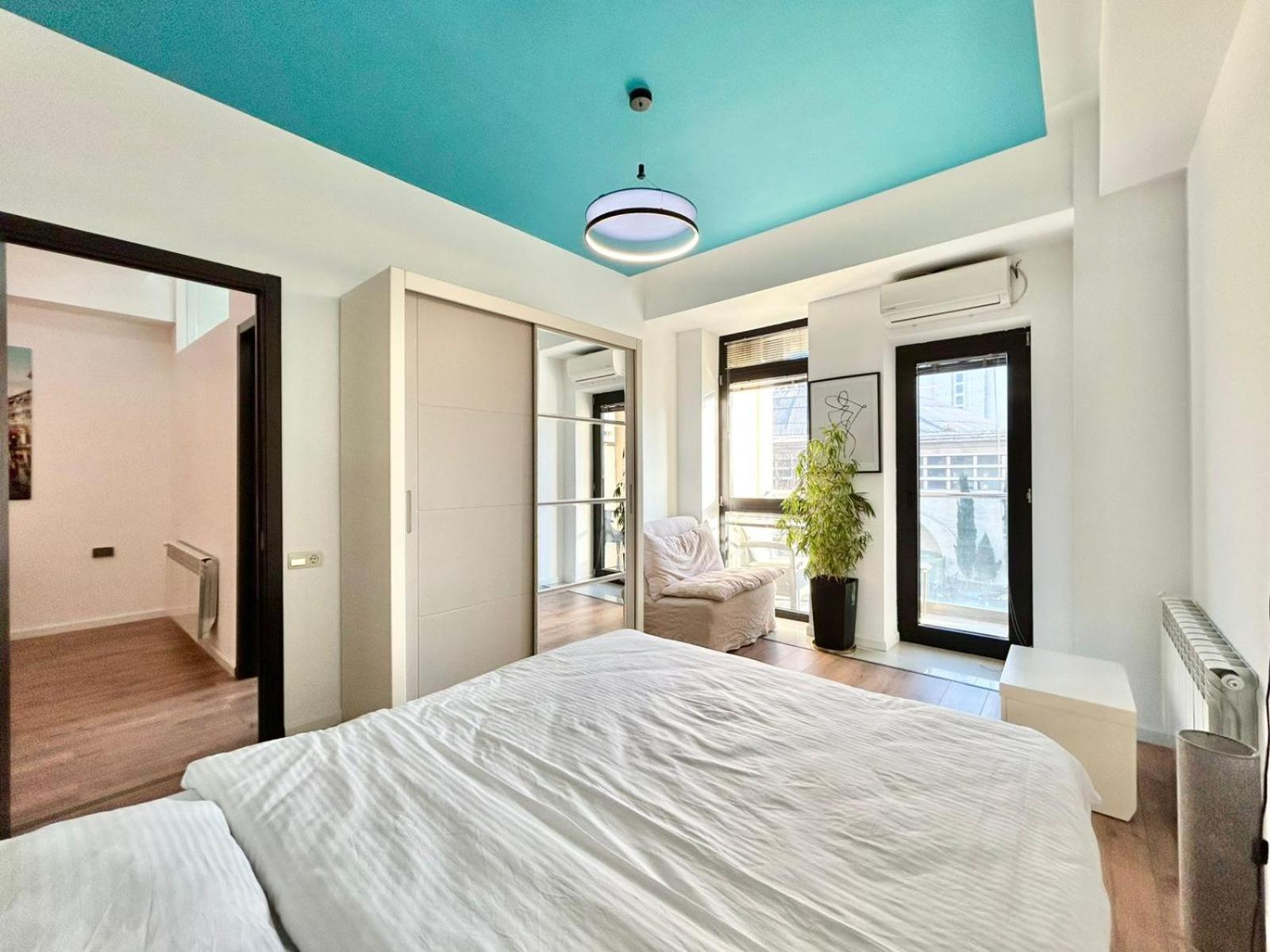 City Center - Next To Holiday Inn -2Br Apartment Tbilisi Bagian luar foto