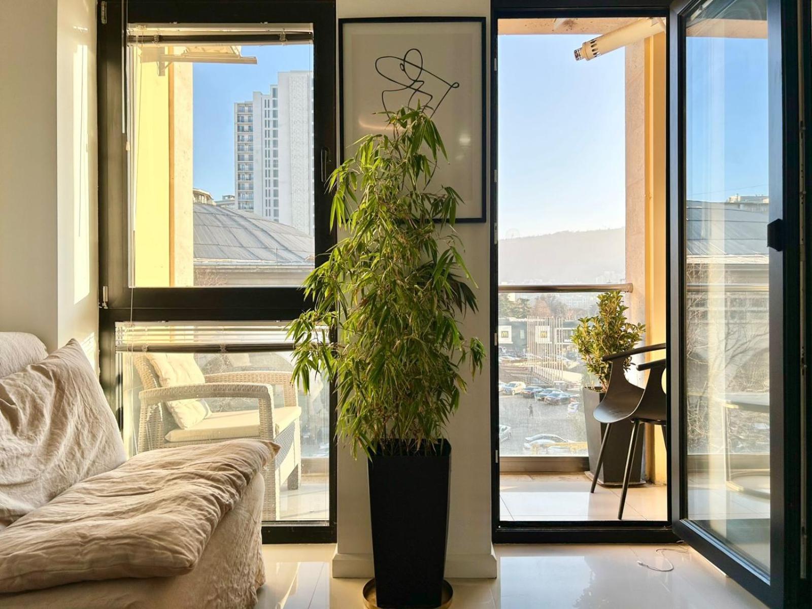 City Center - Next To Holiday Inn -2Br Apartment Tbilisi Bagian luar foto