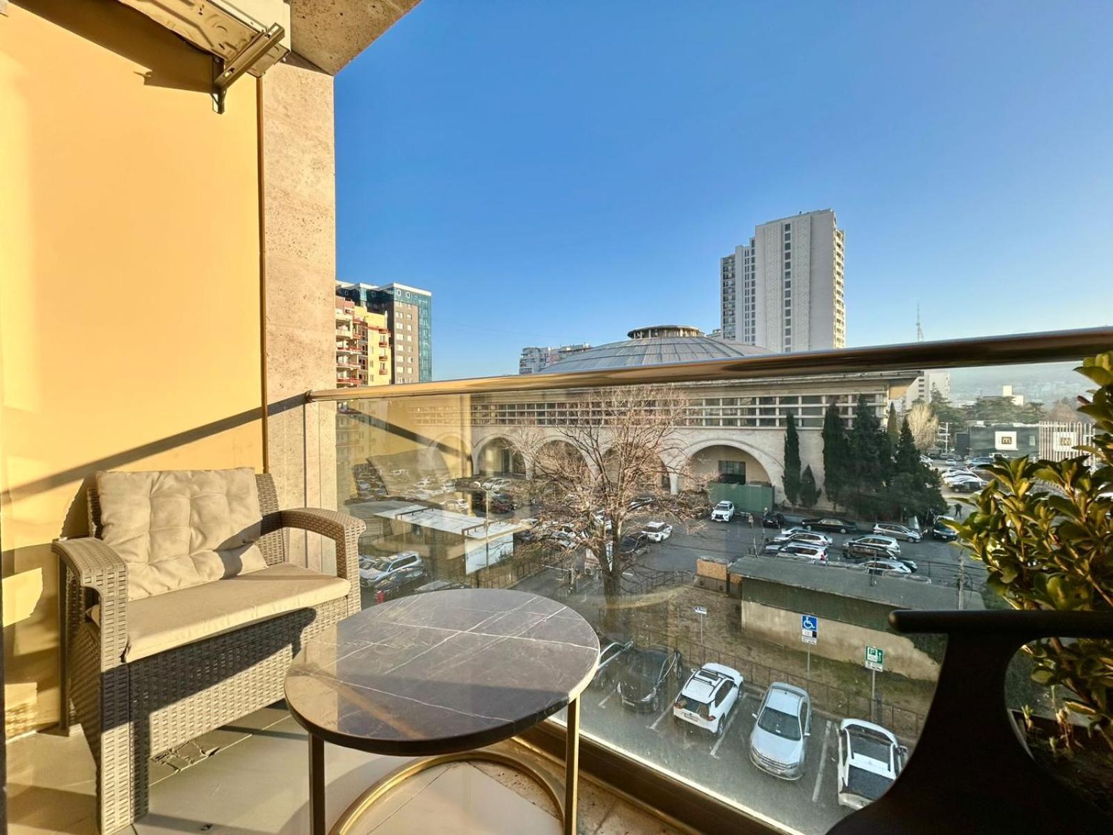 City Center - Next To Holiday Inn -2Br Apartment Tbilisi Bagian luar foto
