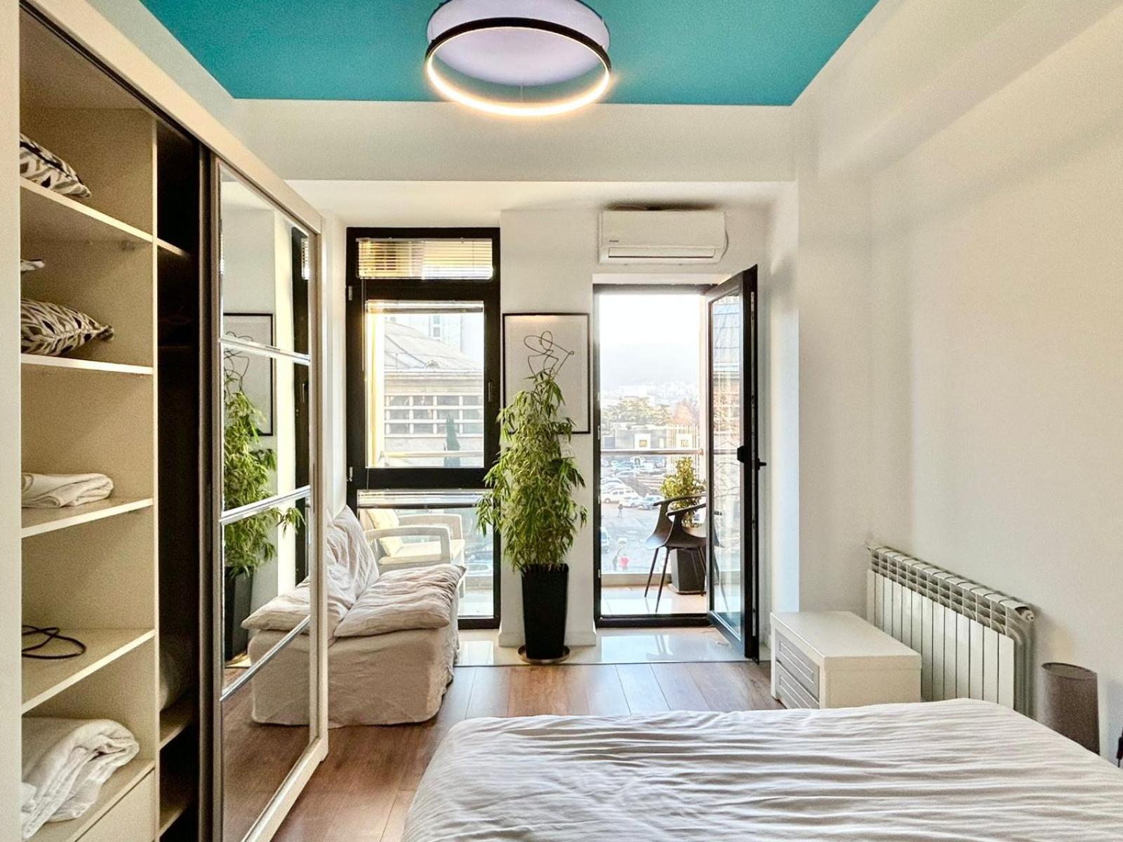 City Center - Next To Holiday Inn -2Br Apartment Tbilisi Bagian luar foto