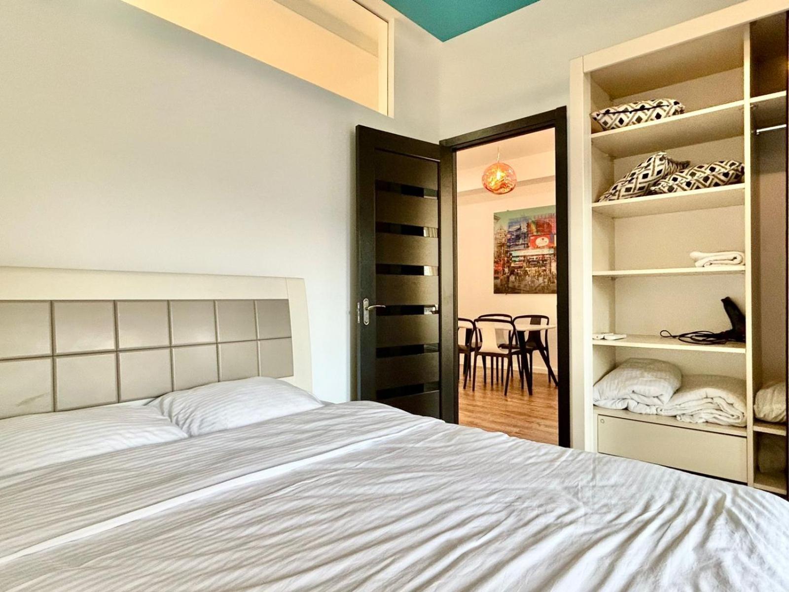 City Center - Next To Holiday Inn -2Br Apartment Tbilisi Bagian luar foto