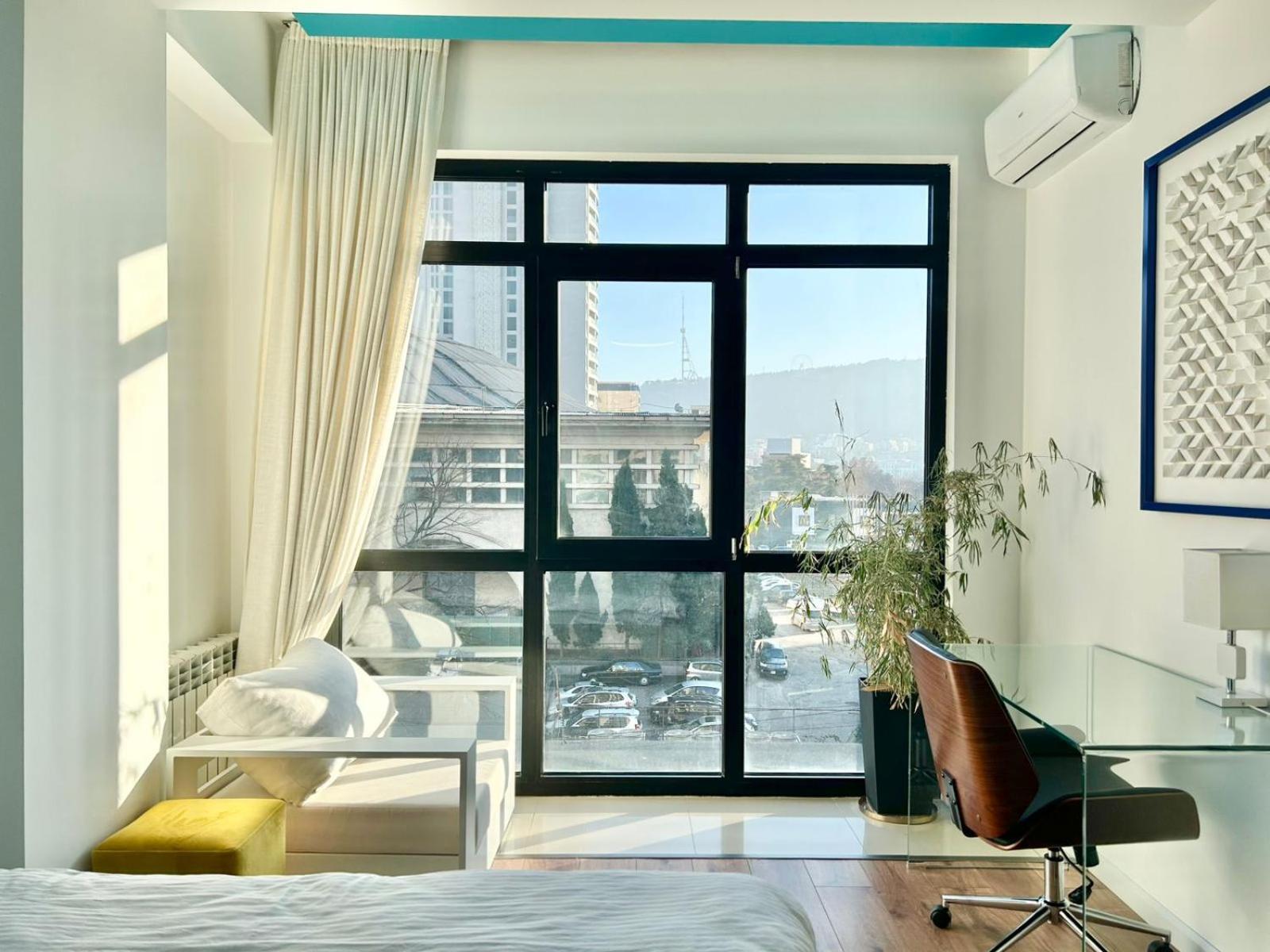 City Center - Next To Holiday Inn -2Br Apartment Tbilisi Bagian luar foto