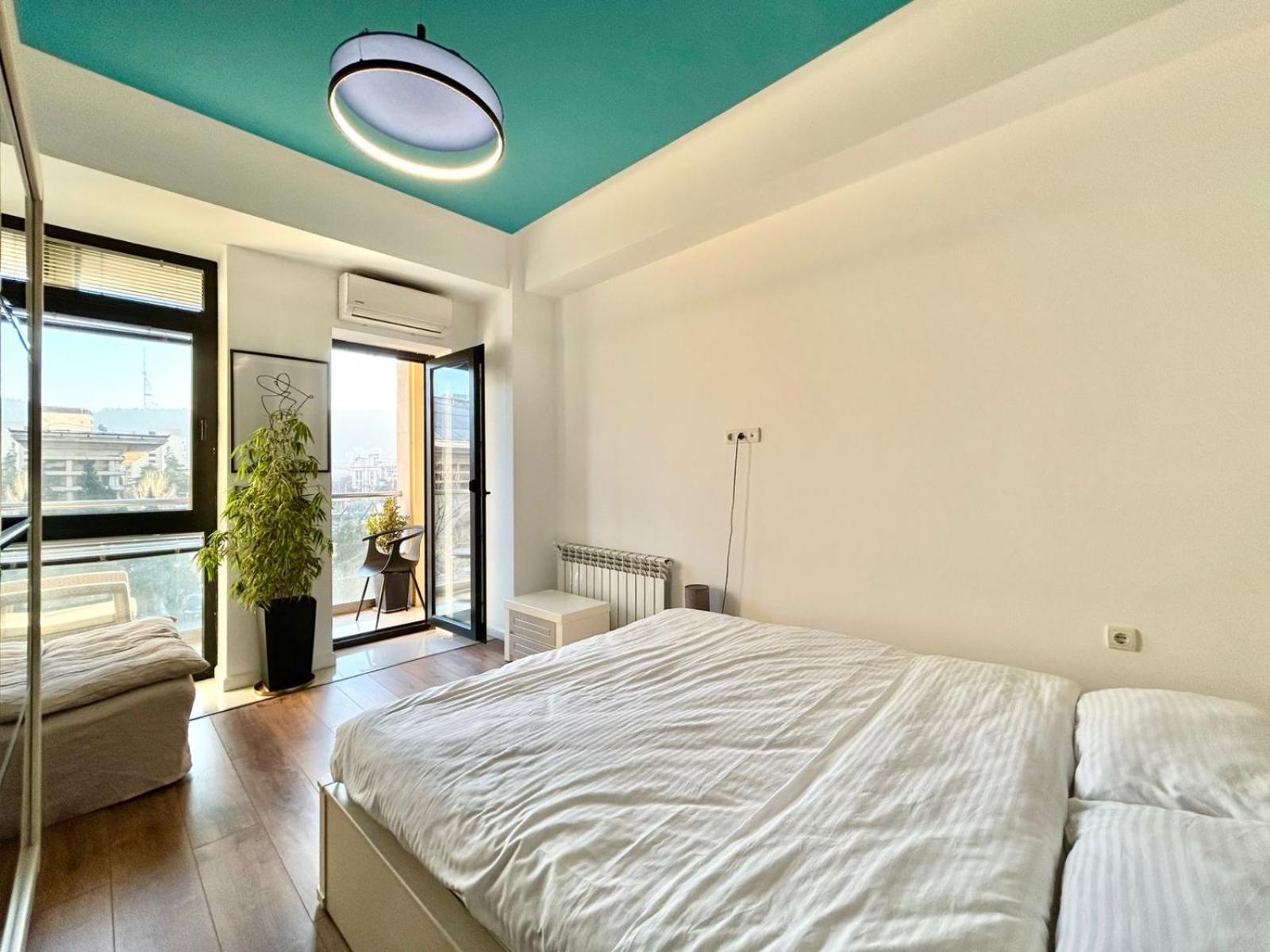 City Center - Next To Holiday Inn -2Br Apartment Tbilisi Bagian luar foto