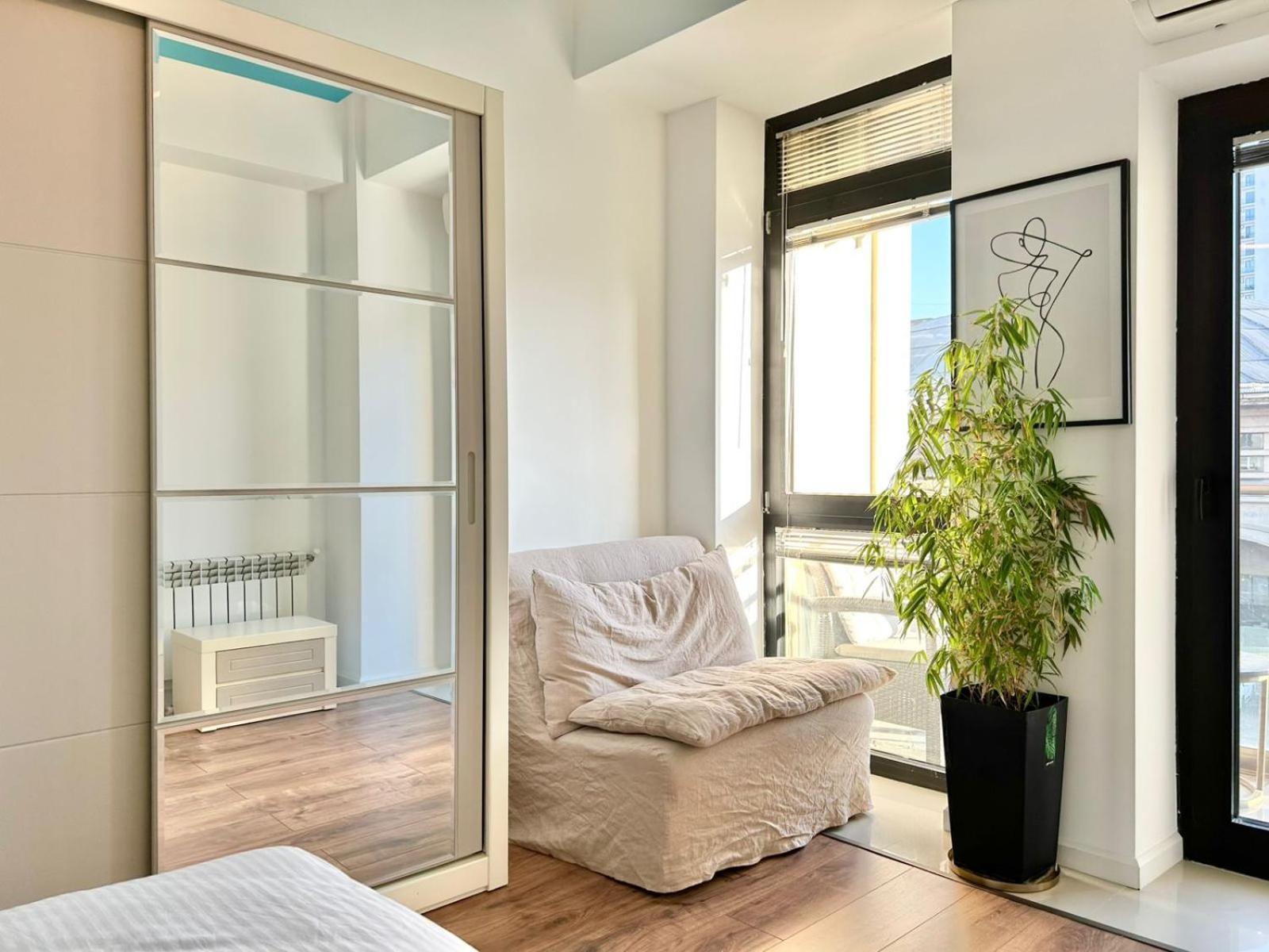 City Center - Next To Holiday Inn -2Br Apartment Tbilisi Bagian luar foto