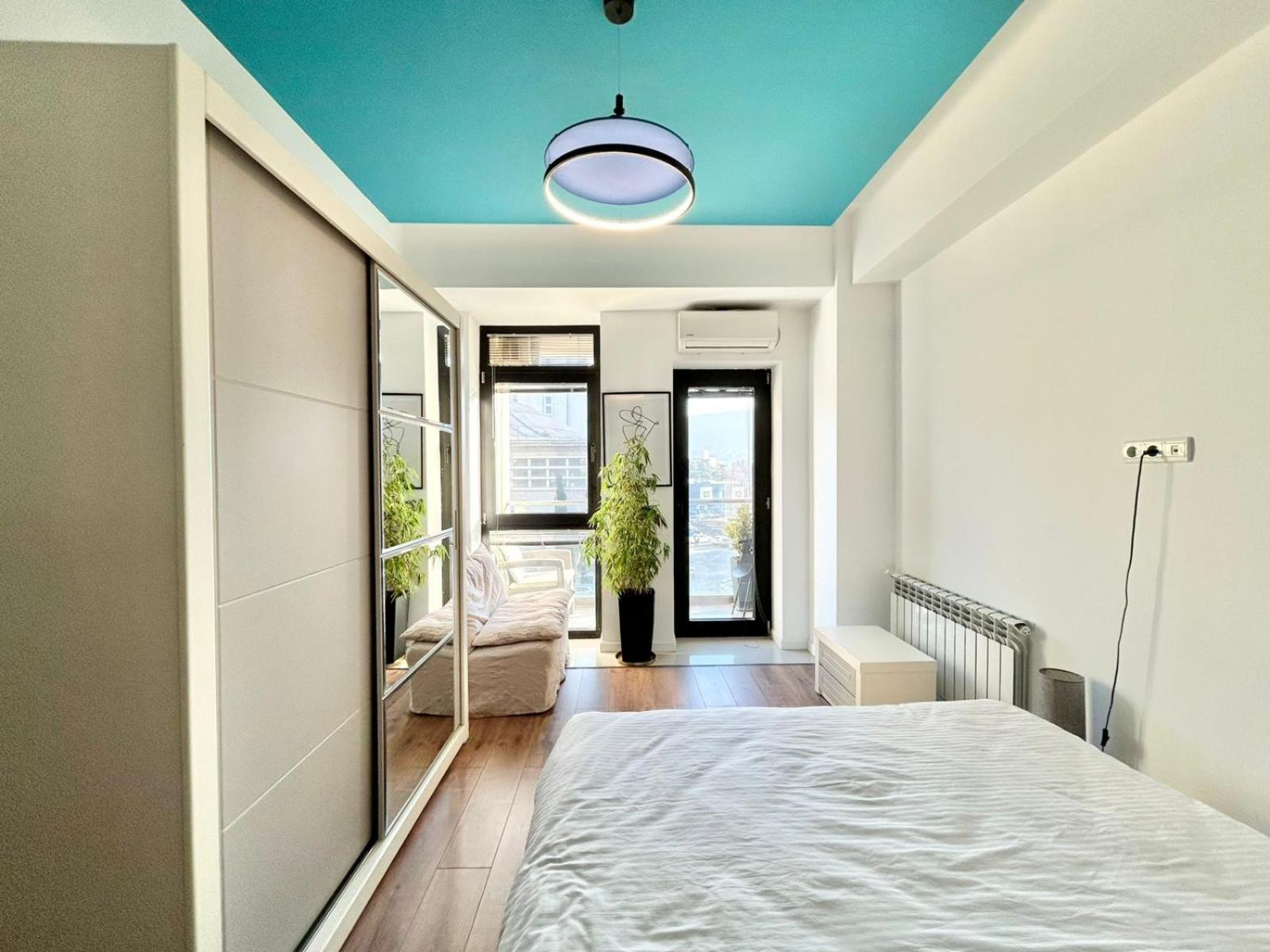 City Center - Next To Holiday Inn -2Br Apartment Tbilisi Bagian luar foto