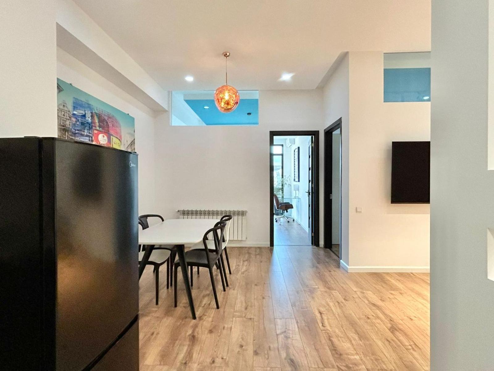City Center - Next To Holiday Inn -2Br Apartment Tbilisi Bagian luar foto