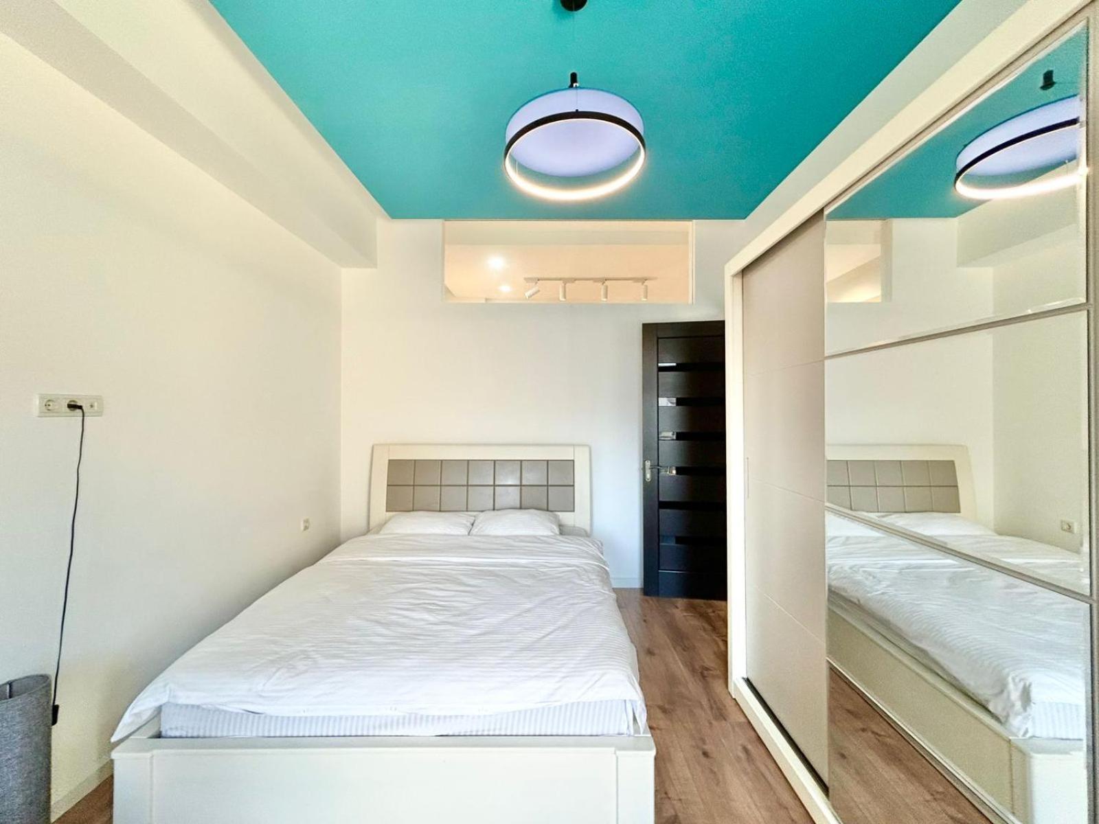 City Center - Next To Holiday Inn -2Br Apartment Tbilisi Bagian luar foto