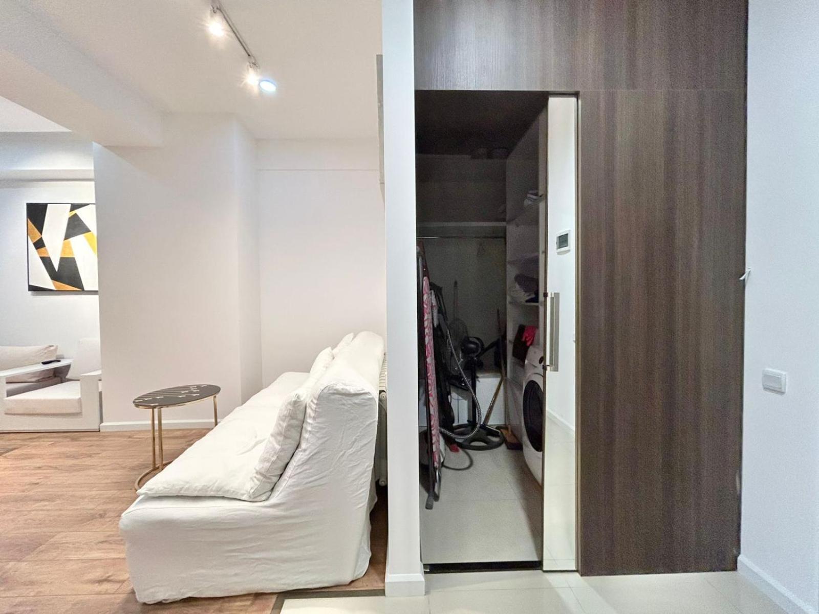 City Center - Next To Holiday Inn -2Br Apartment Tbilisi Bagian luar foto