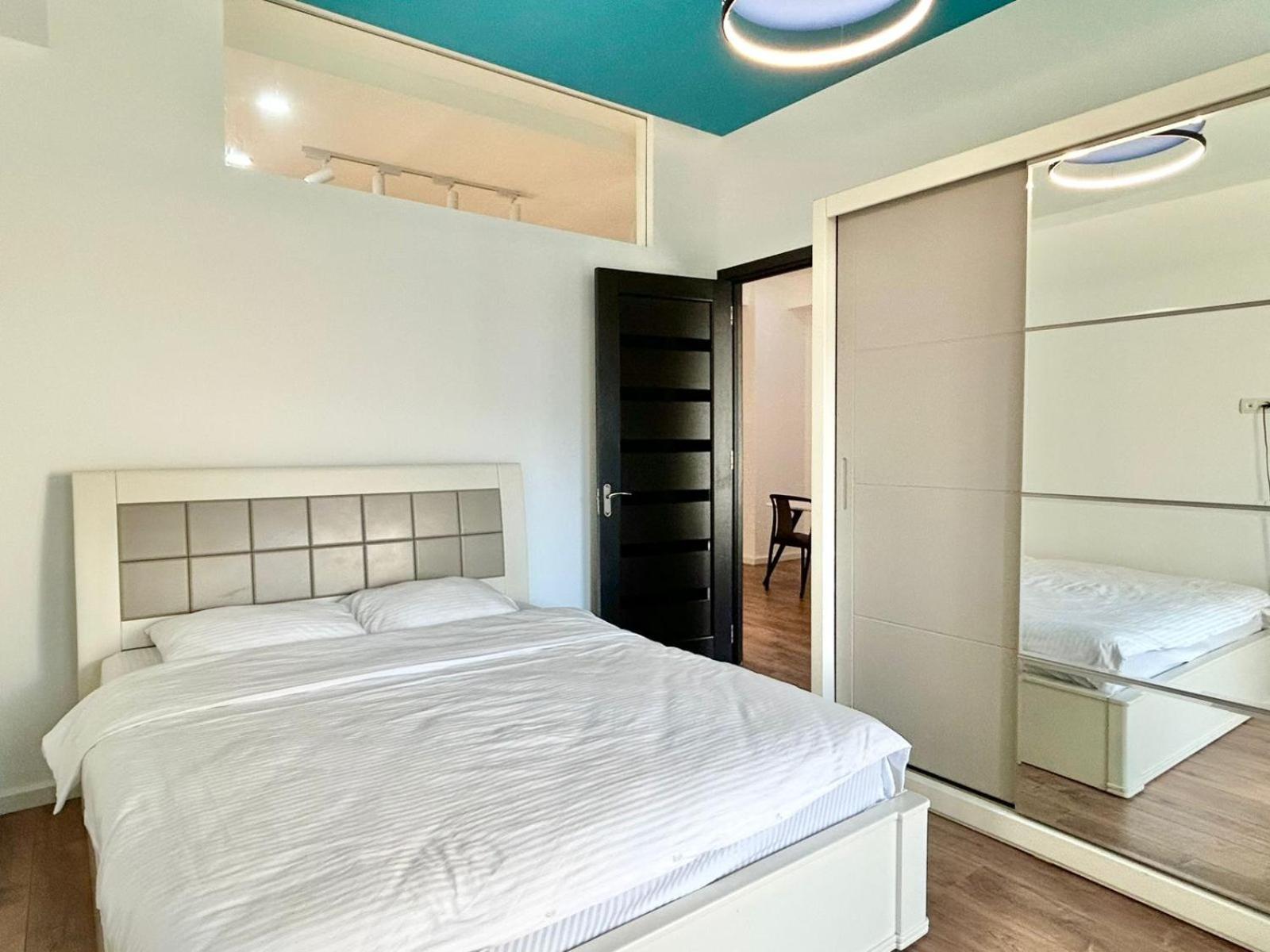 City Center - Next To Holiday Inn -2Br Apartment Tbilisi Bagian luar foto
