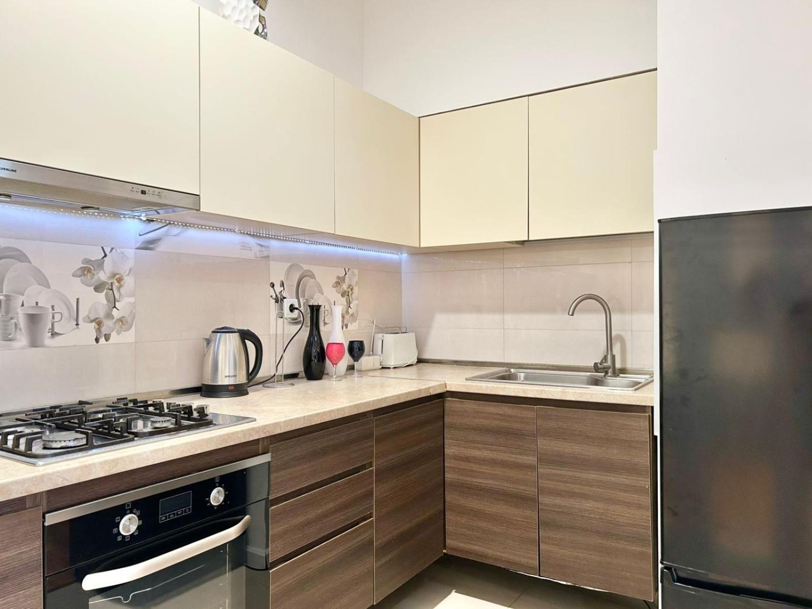 City Center - Next To Holiday Inn -2Br Apartment Tbilisi Bagian luar foto
