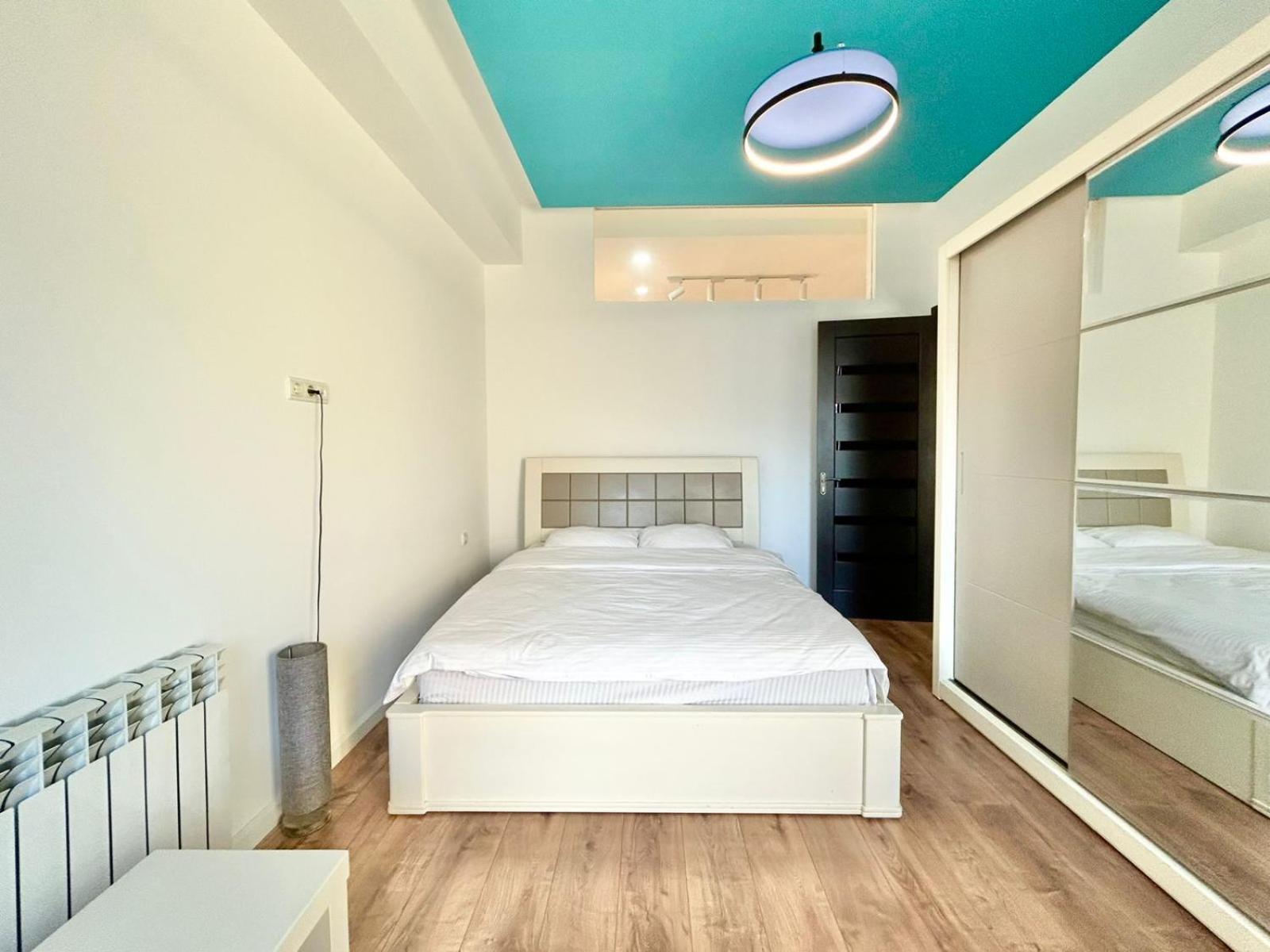 City Center - Next To Holiday Inn -2Br Apartment Tbilisi Bagian luar foto