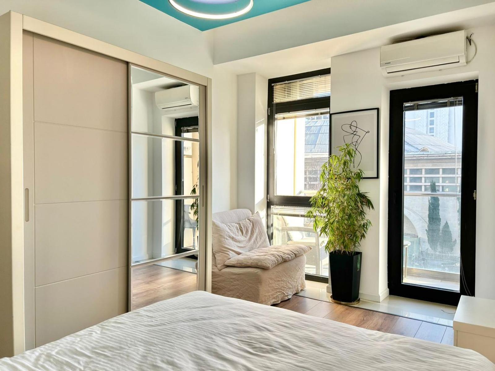 City Center - Next To Holiday Inn -2Br Apartment Tbilisi Bagian luar foto