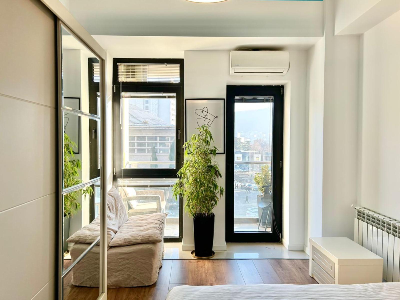 City Center - Next To Holiday Inn -2Br Apartment Tbilisi Bagian luar foto