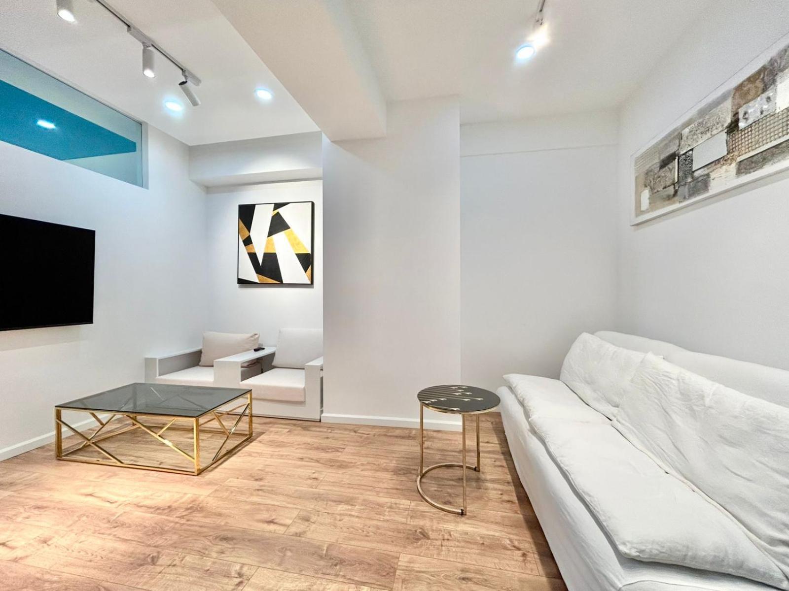City Center - Next To Holiday Inn -2Br Apartment Tbilisi Bagian luar foto