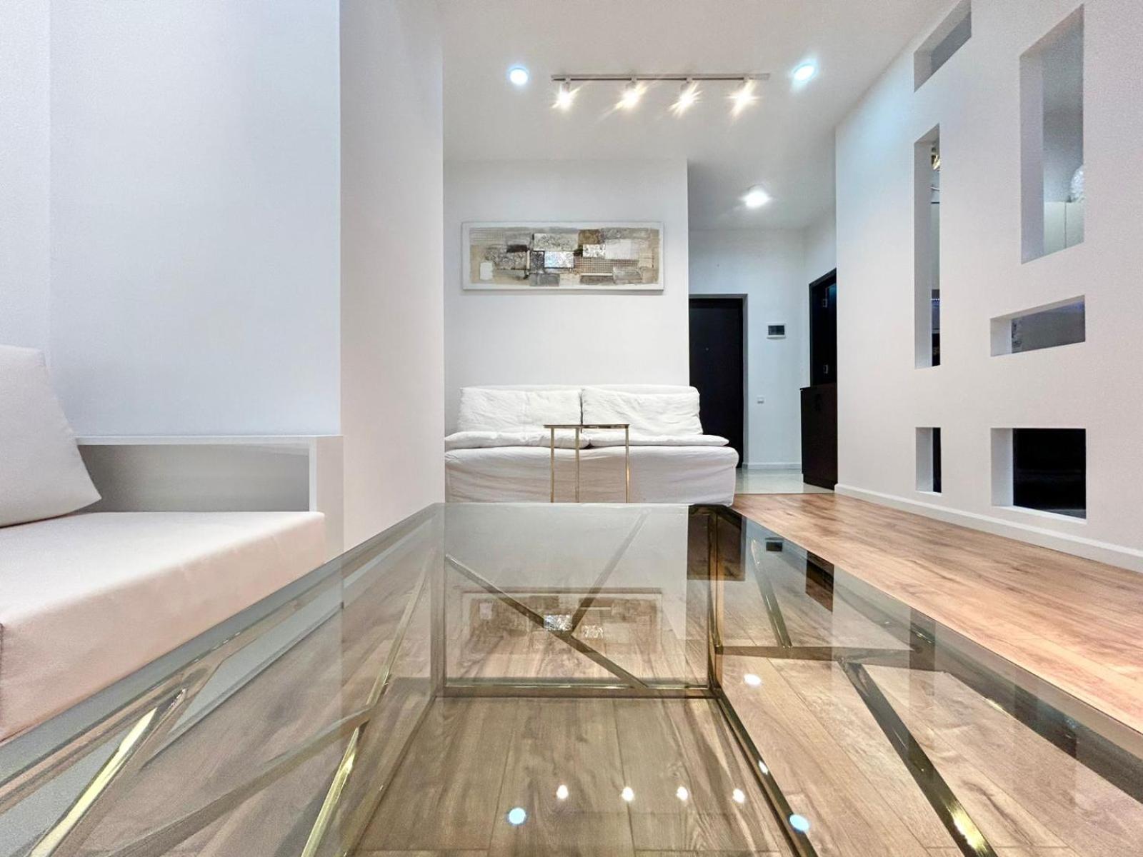 City Center - Next To Holiday Inn -2Br Apartment Tbilisi Bagian luar foto