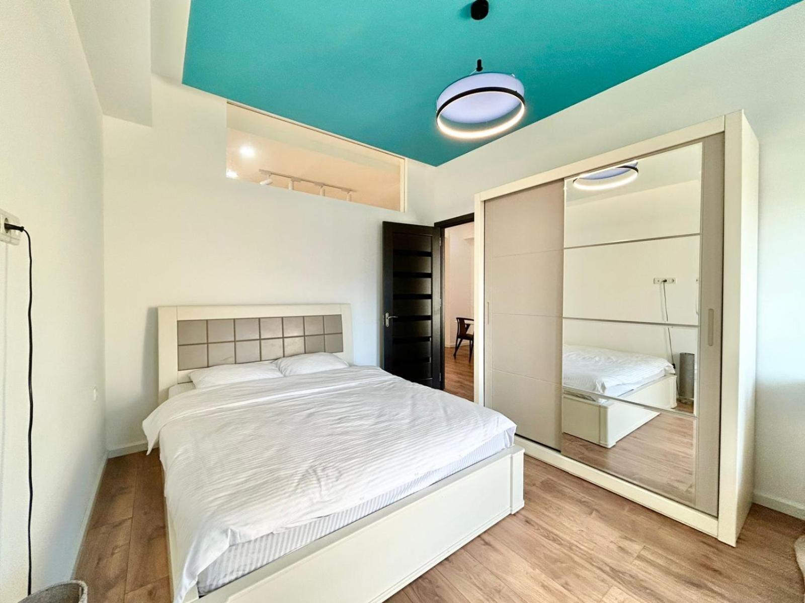 City Center - Next To Holiday Inn -2Br Apartment Tbilisi Bagian luar foto