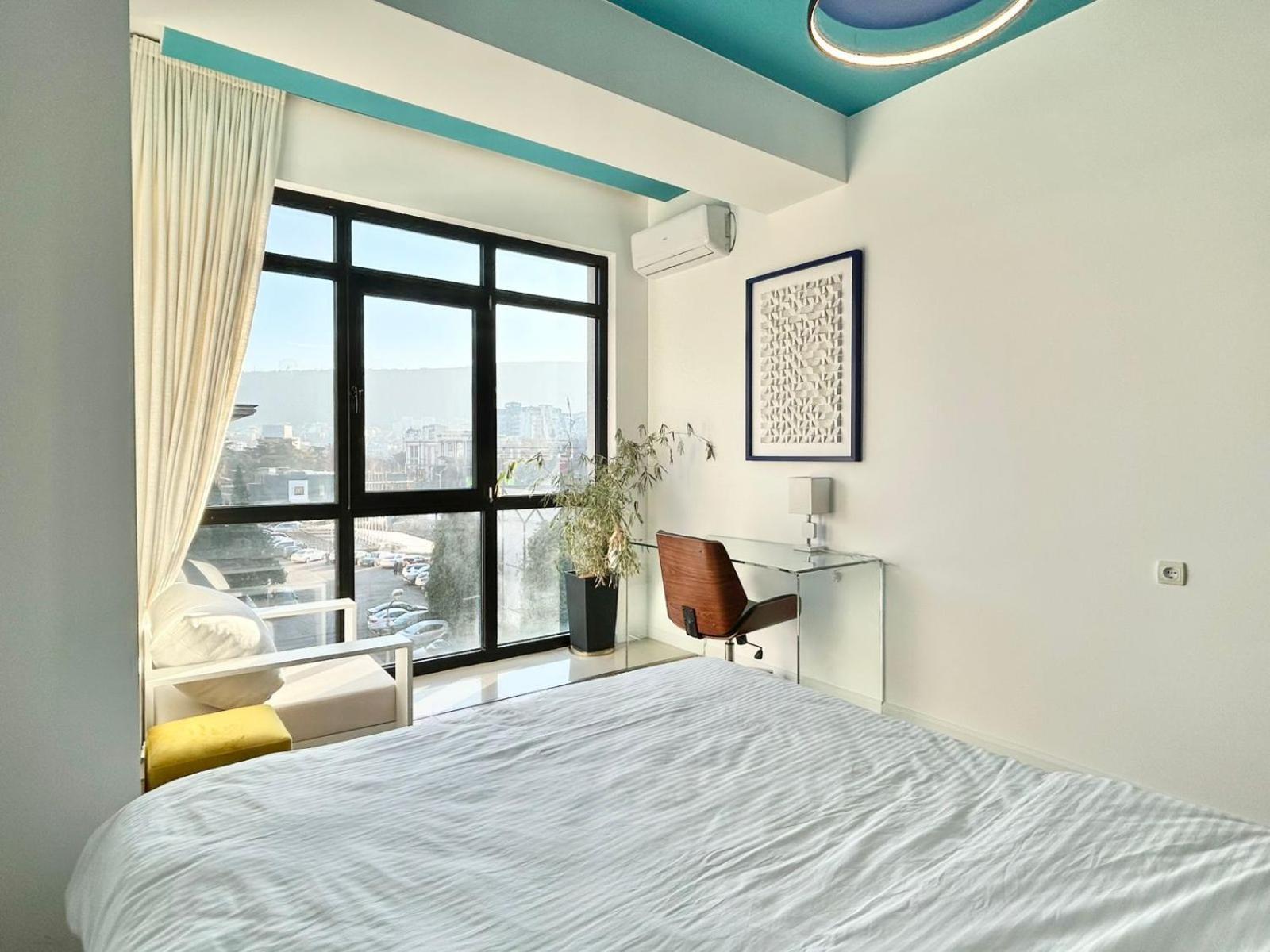 City Center - Next To Holiday Inn -2Br Apartment Tbilisi Bagian luar foto