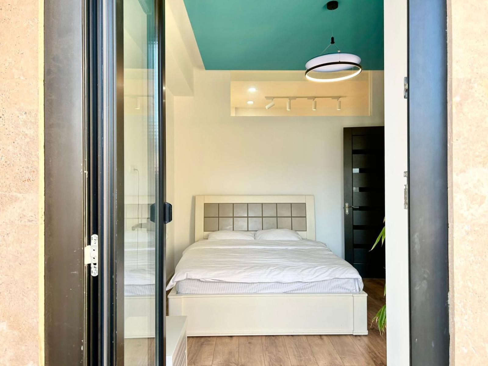 City Center - Next To Holiday Inn -2Br Apartment Tbilisi Bagian luar foto