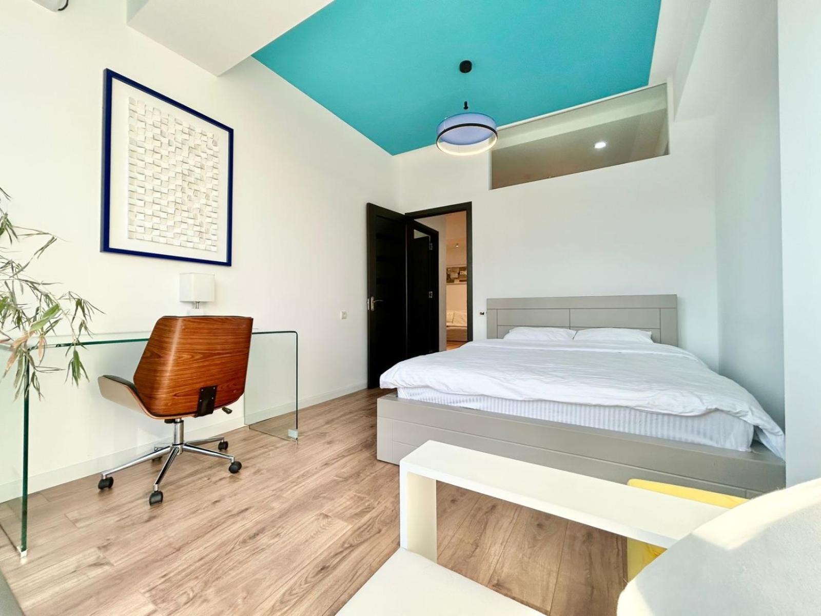 City Center - Next To Holiday Inn -2Br Apartment Tbilisi Bagian luar foto