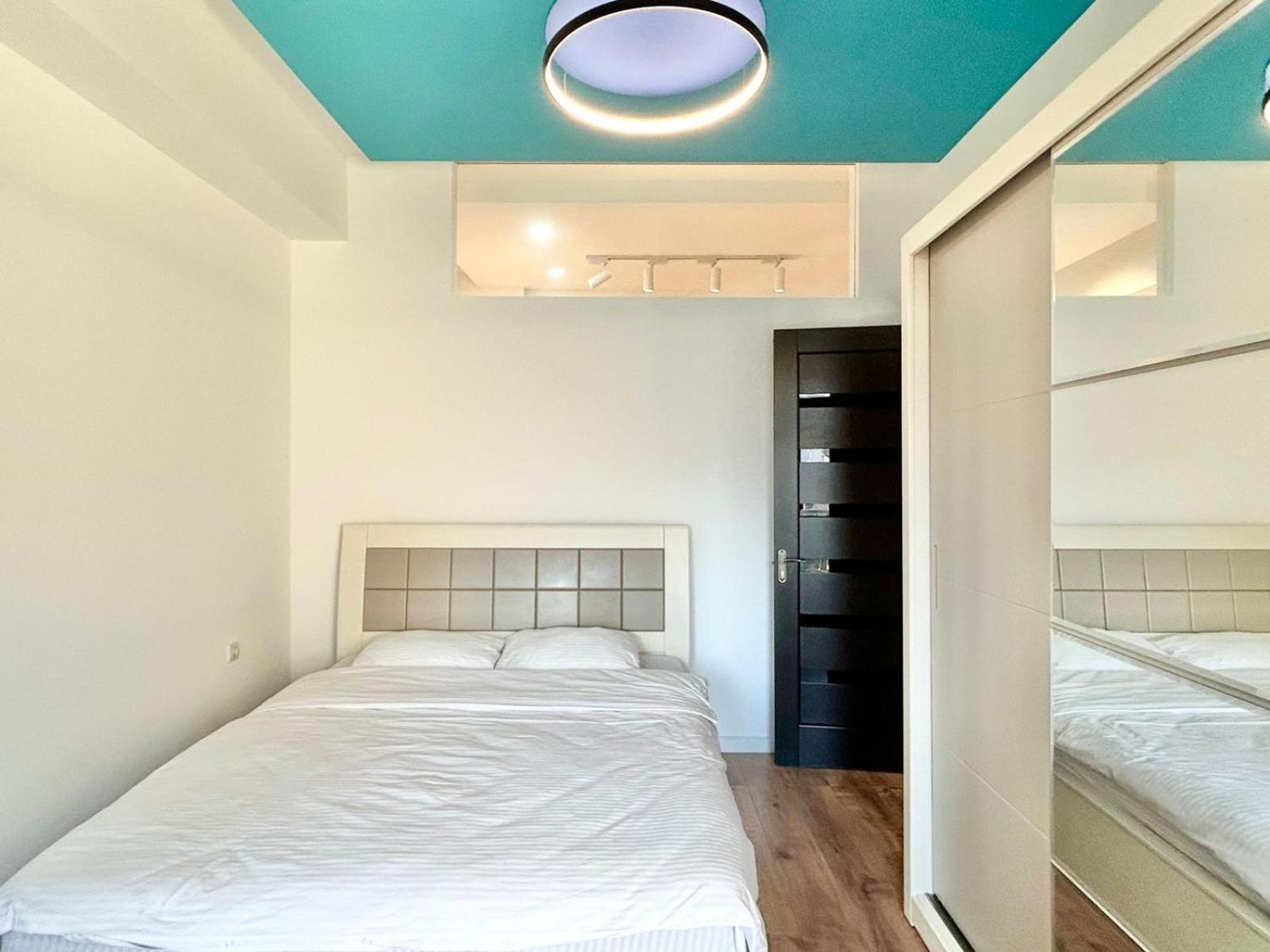City Center - Next To Holiday Inn -2Br Apartment Tbilisi Bagian luar foto