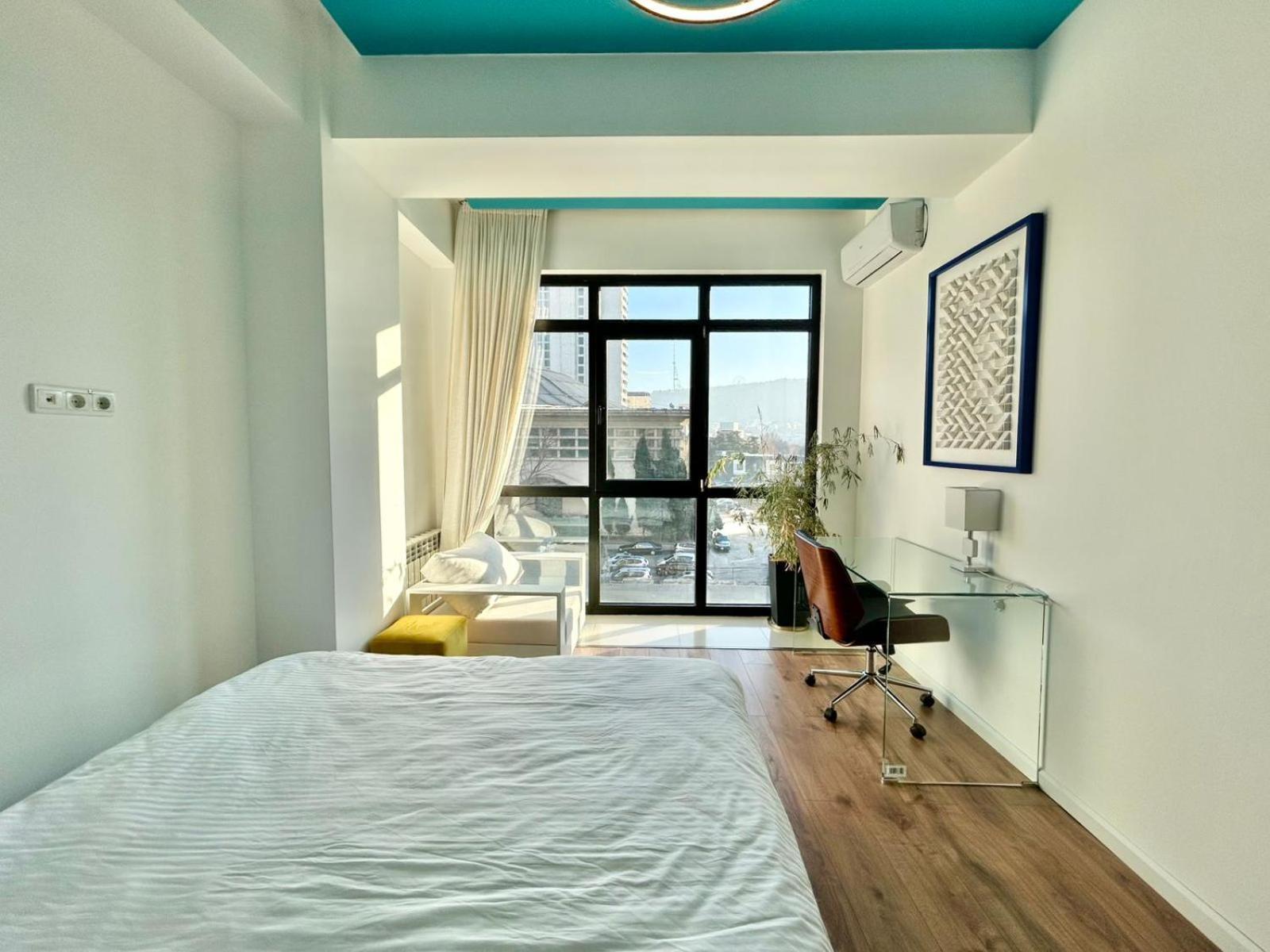 City Center - Next To Holiday Inn -2Br Apartment Tbilisi Bagian luar foto