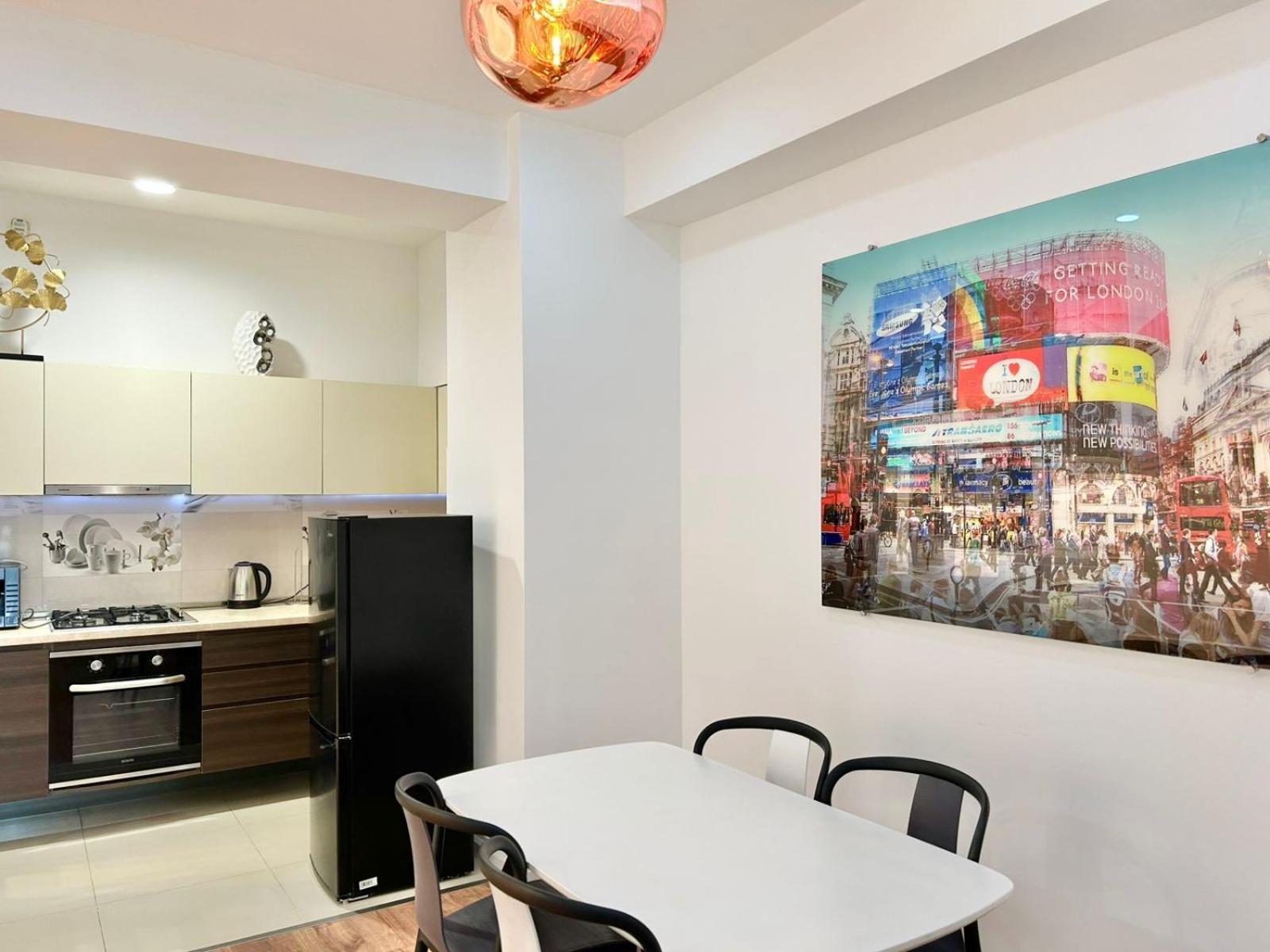 City Center - Next To Holiday Inn -2Br Apartment Tbilisi Bagian luar foto