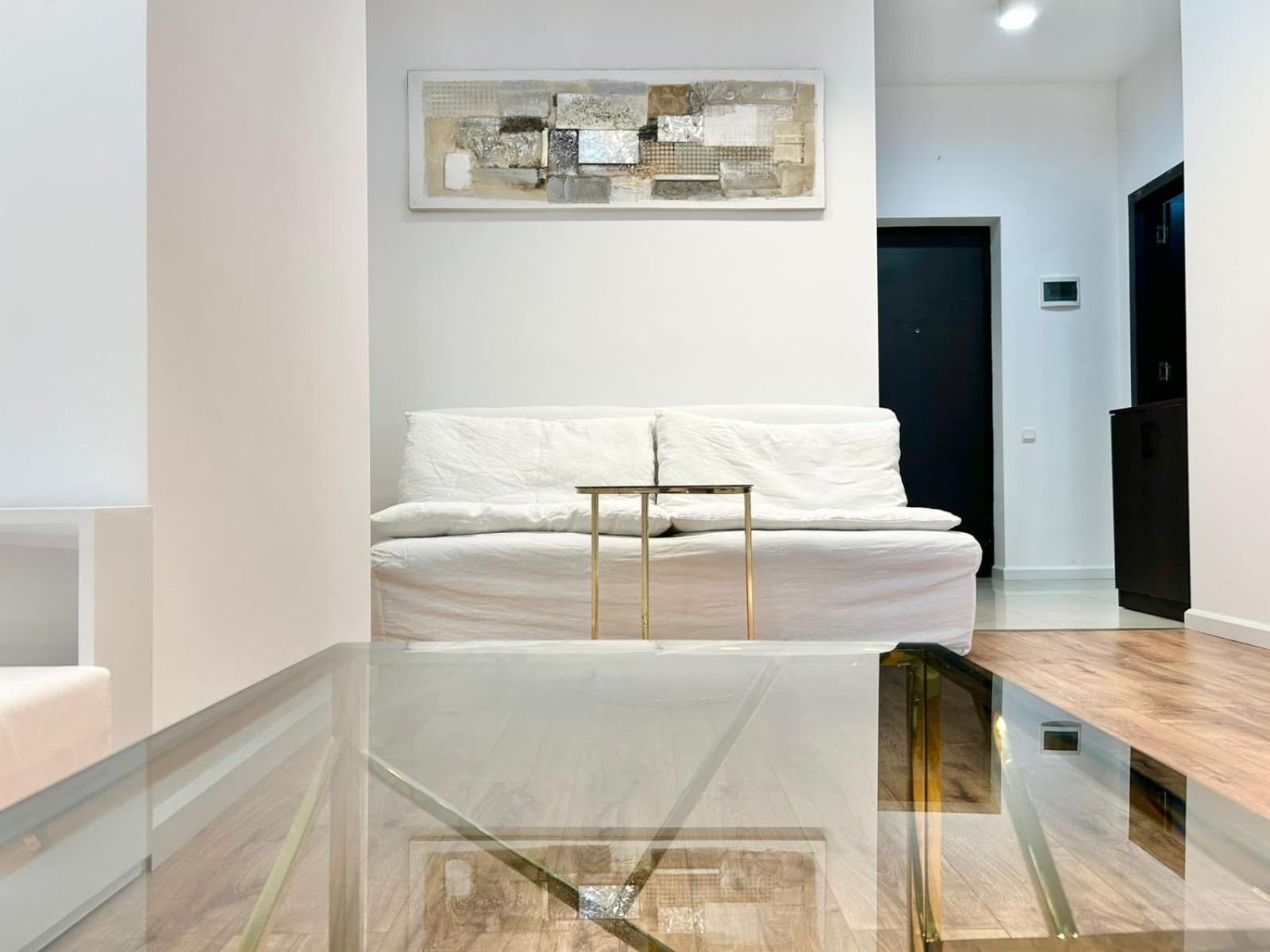 City Center - Next To Holiday Inn -2Br Apartment Tbilisi Bagian luar foto