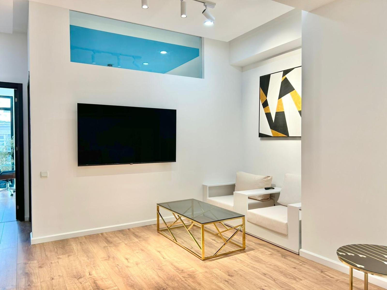 City Center - Next To Holiday Inn -2Br Apartment Tbilisi Bagian luar foto