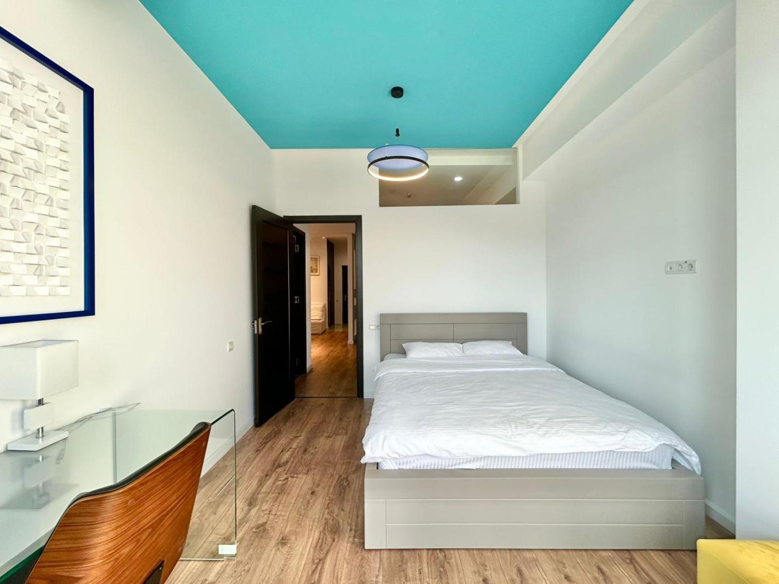 City Center - Next To Holiday Inn -2Br Apartment Tbilisi Bagian luar foto