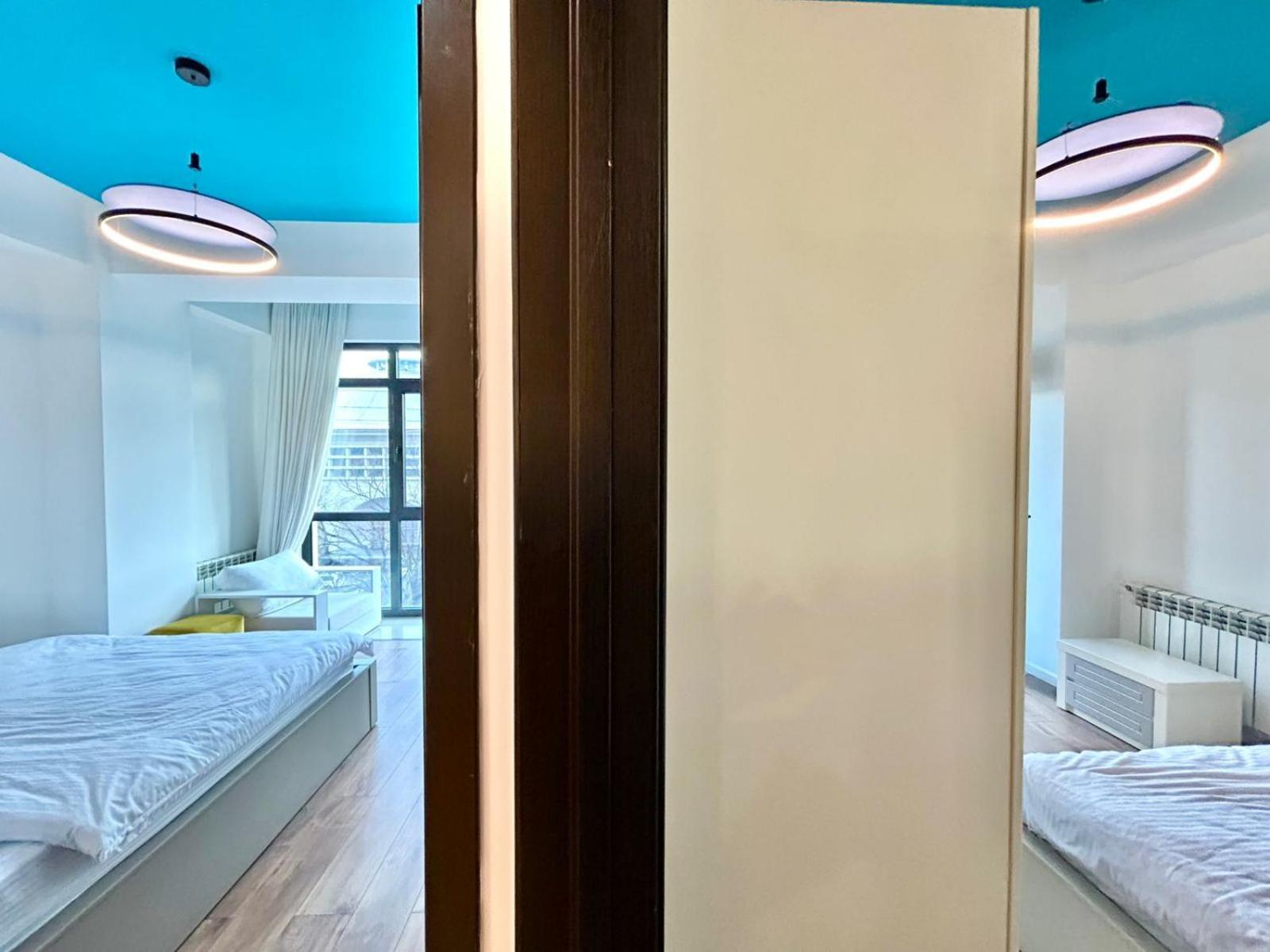 City Center - Next To Holiday Inn -2Br Apartment Tbilisi Bagian luar foto